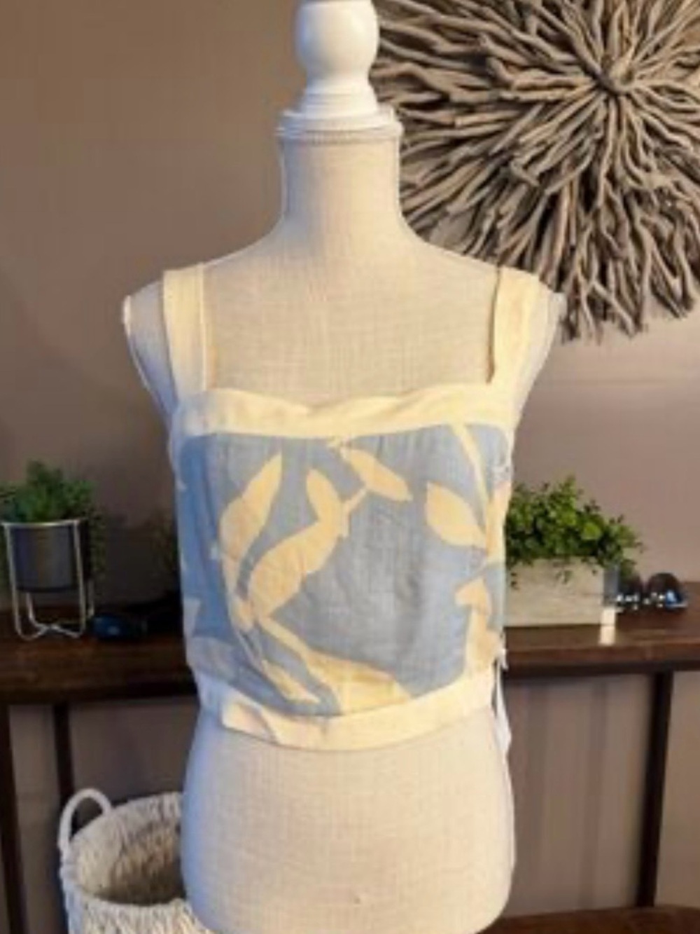 NWT Sienna Sky Blue and Cream Floral Crop Tank Top Sz M